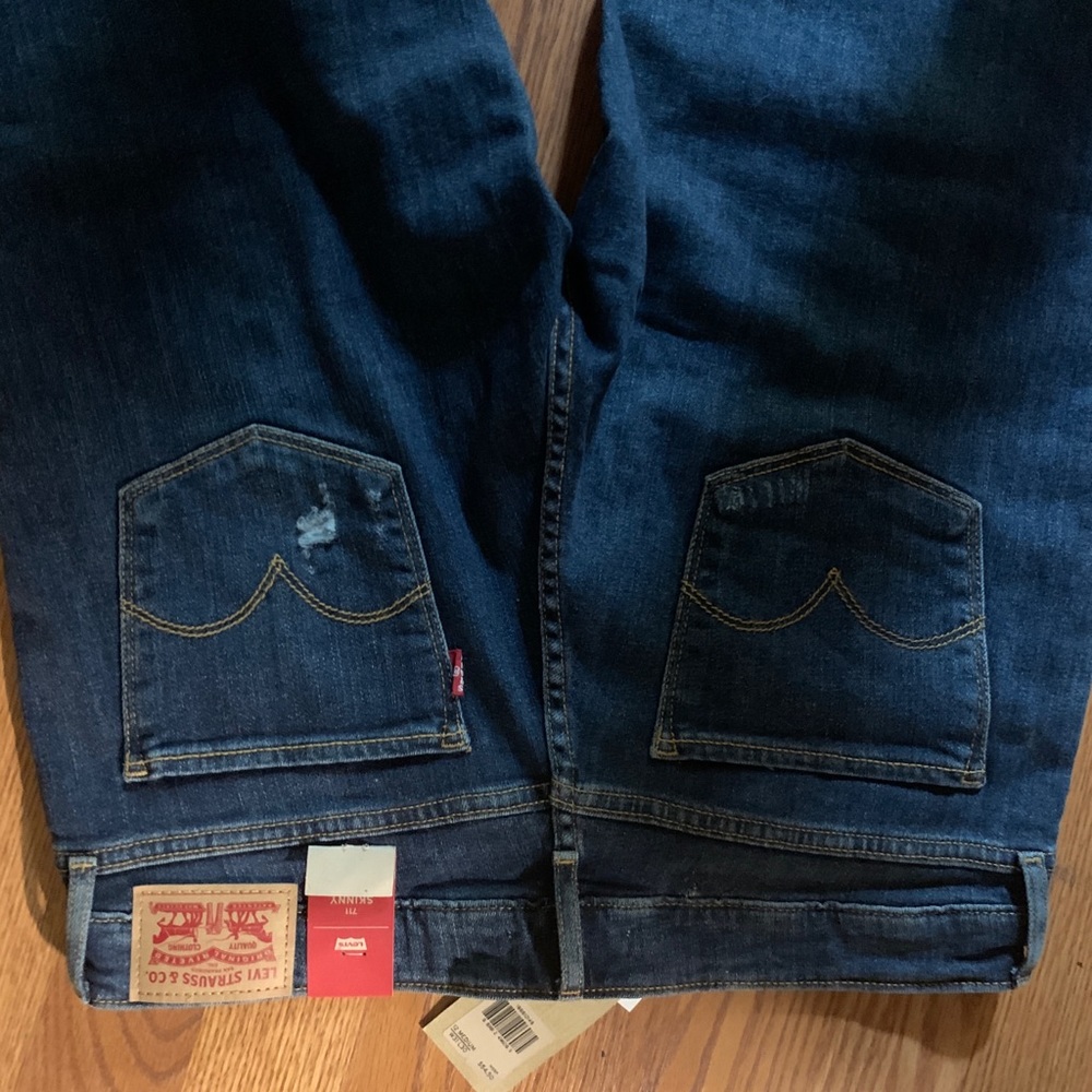 Levi’s - Picture 5 of 6